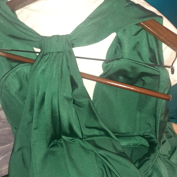 Bebe Elegant Eveningwear - Picture 2 of 4